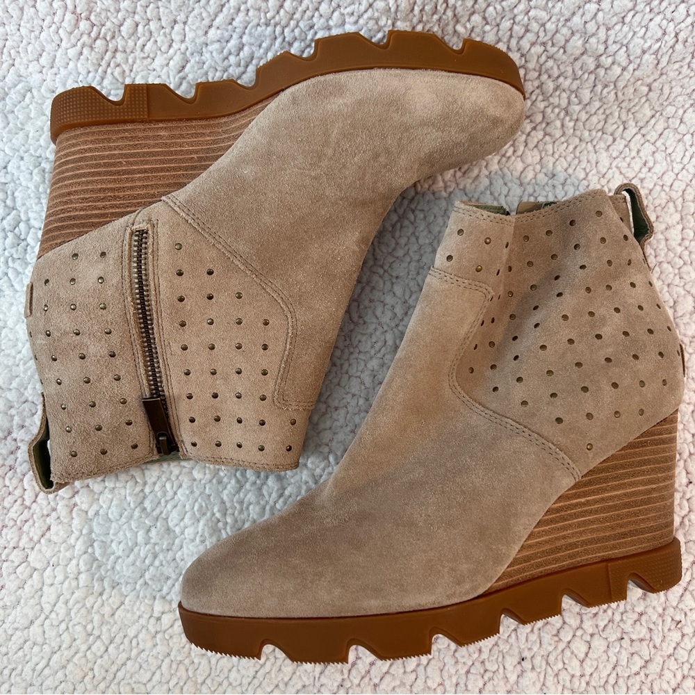 Sorel Joan Uptown Bootie Stud Sandy Tan Wedge Bootie US 9 Waterproof Suede